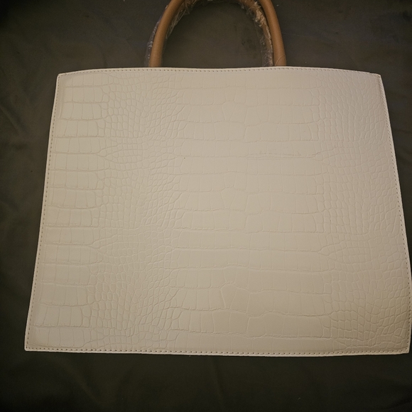 ALDO - Picture 3 of 4